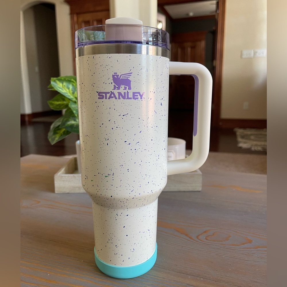 Custom: cream splatter 40 oz
